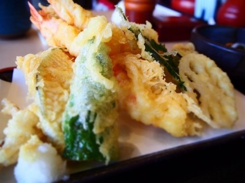 天ぷら…通は「つゆ」より「塩」で食べるべき？　議論白熱、「ウスターソース」「カレー粉」「通は何もつけない」などの声も★５