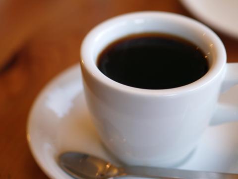 社会人「朝はブラックコーヒーに限るな！」