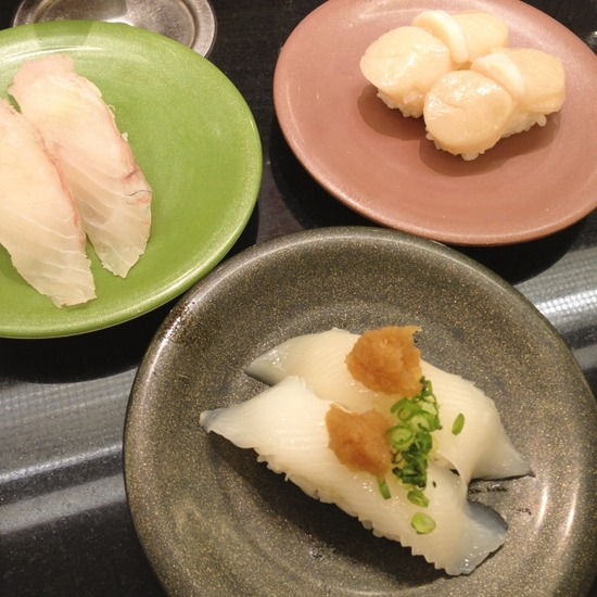 【画像あり】平和に、今夜もくら寿司にて安価で寿司を食べるスレ