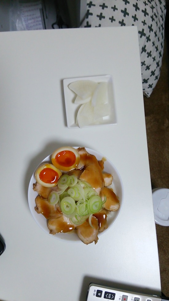 【画像】ワオニート、鶏胸肉でチャーシュー丼を作る