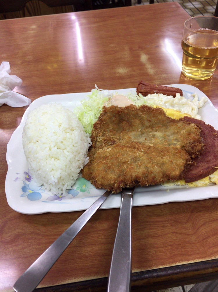 【朗報】沖縄県の大衆食堂はこんなの出てくるｗｗｗｗｗｗｗｗｗｗ