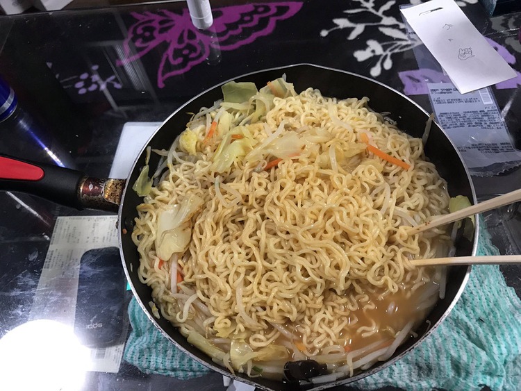 【画像あり】サッポロ一番味噌ラーメン作ったお(´・ω・`)