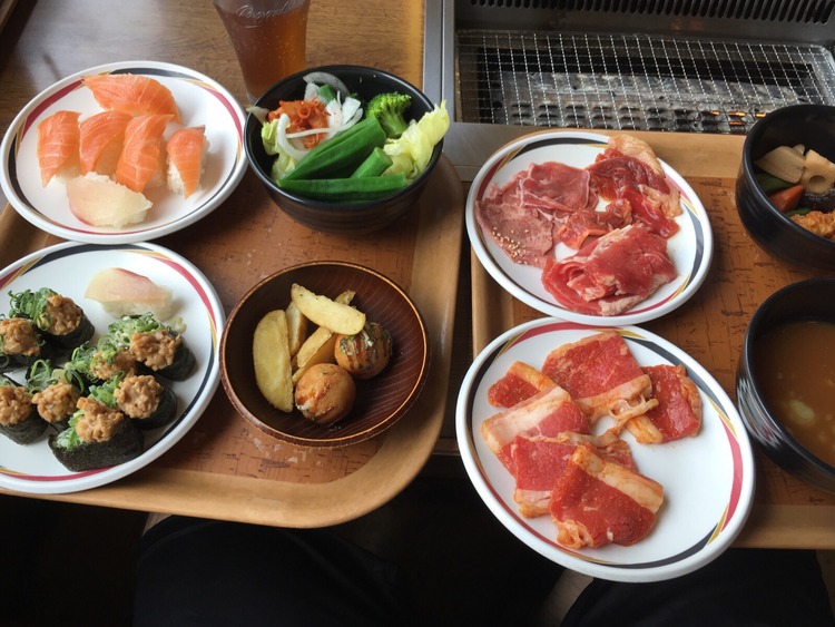 【画像あり】デブが寿司と焼肉ランチ食べ放題税込909円の店来たぜww