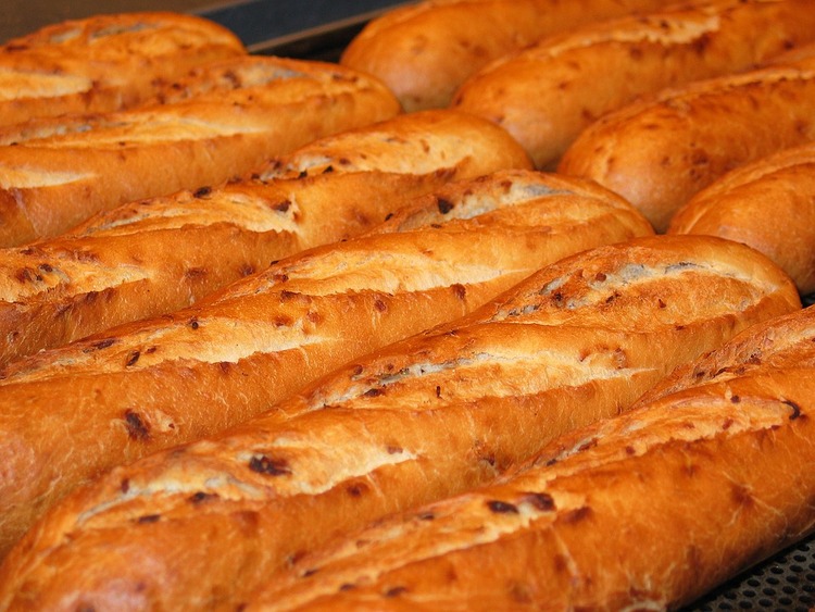 フランスパン美味しすぎるんだけどお前らなんであんまり食べないの？