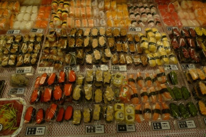 台湾の寿司を初めて食べた日本人男性が見せた反応、台湾ネットは興味津々