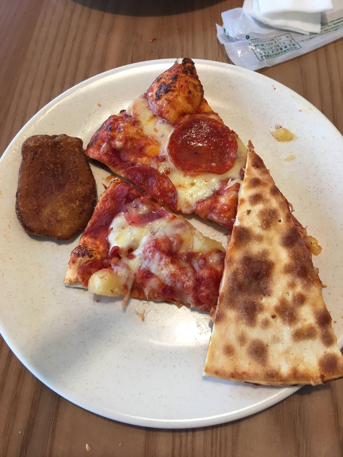 【画像有】ワオ、シェーキーズでピザをペロリ