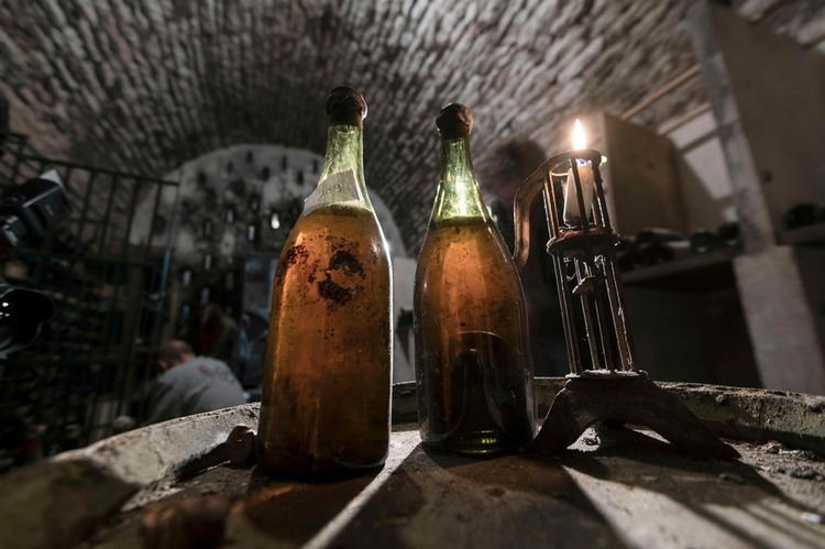1774年産の黄ワイン（ヴァン・ジョーヌ）3本、フランスで競売へ 「世界最古」