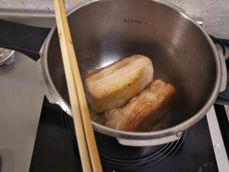 【画像】角煮作るンゴ