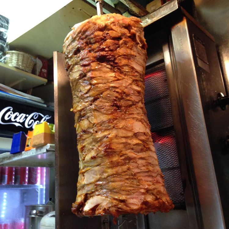 【ケバブ】祭りの屋台でたまにトルコ人が売ってる「ドネルチキン」とか言う食い物ｗｗｗｗｗ