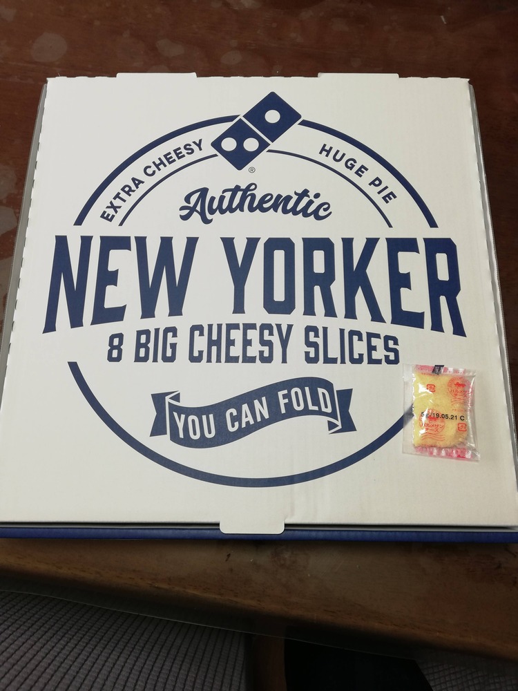 ドミノ・ピザの「ビッグ ぺパロニ」ニューヨーカーサイズ届いた