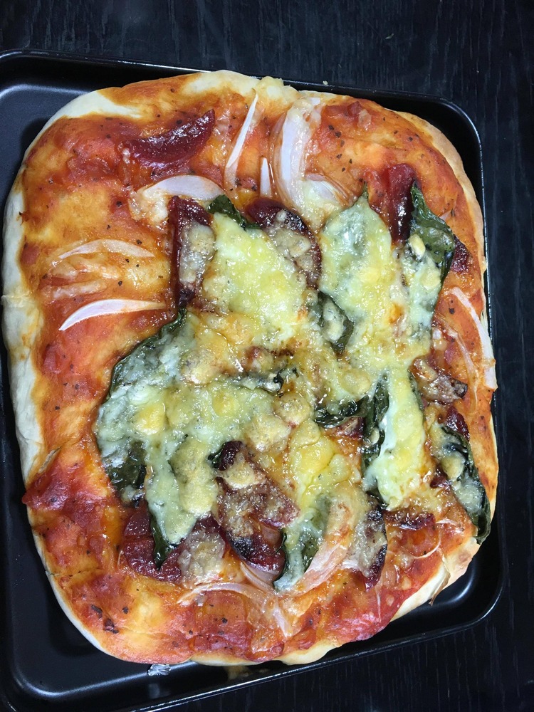 【画像】今日初めて家でピザ作ってみたんだけど