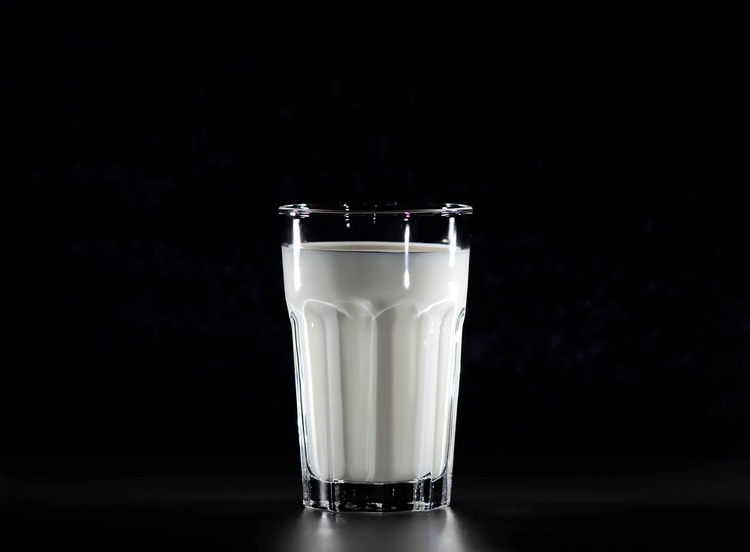 牛乳を毎日1L飲んだらどうなる？