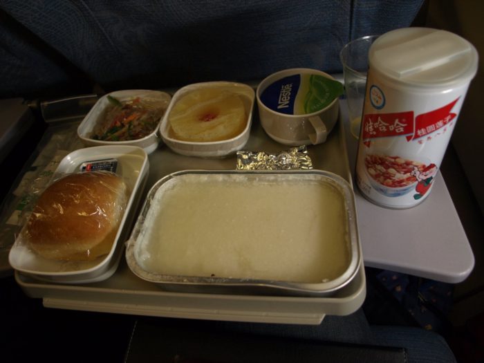 機内食にコオロギ…ジップエアが国際４路線で提供