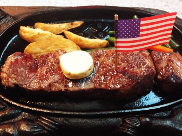 小泉進次郎、NYでステーキを食って大批判。牛肉生産は地球温暖化を促進させる。