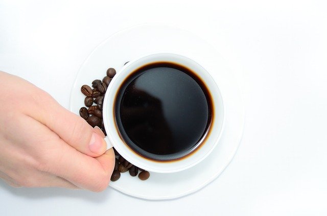 ブラックコーヒー飲んでる人って雪印コーヒー牛乳より美味いと思って飲んでんの？