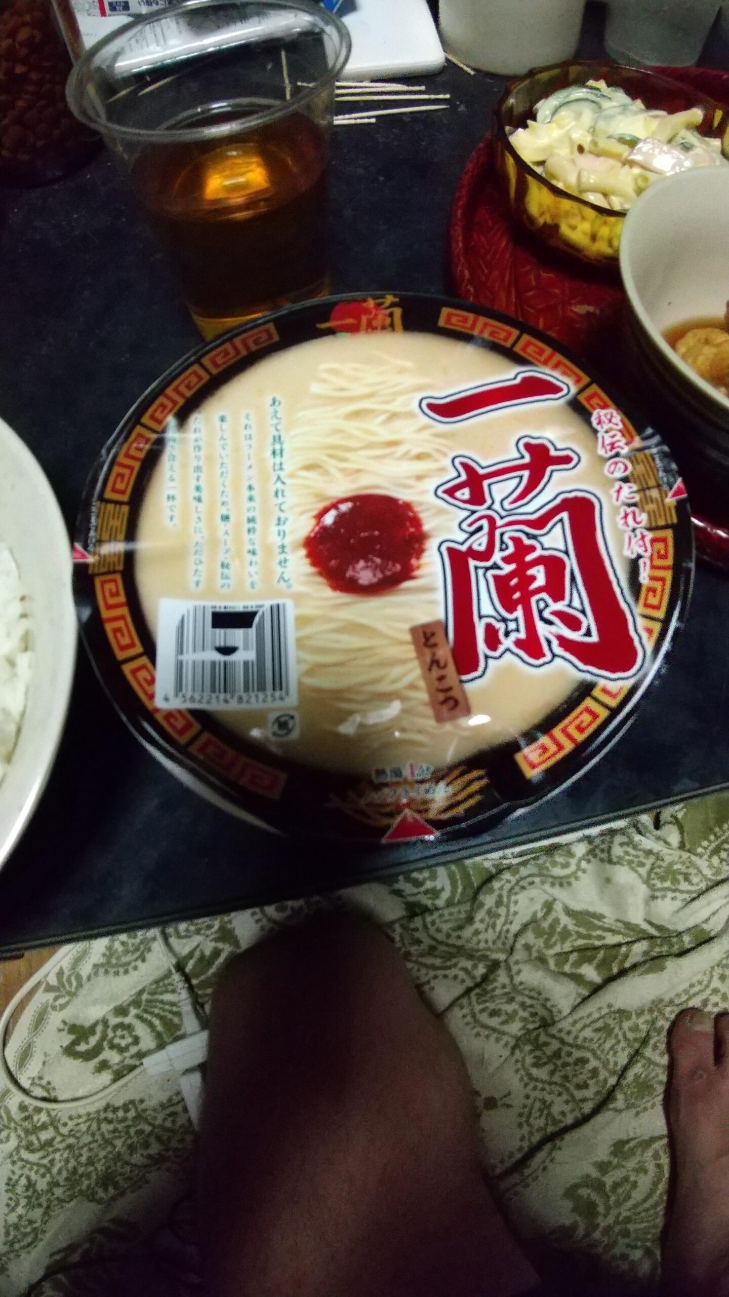 【画像】晩飯に一蘭のカップラーメン(400円)を食べてみる
