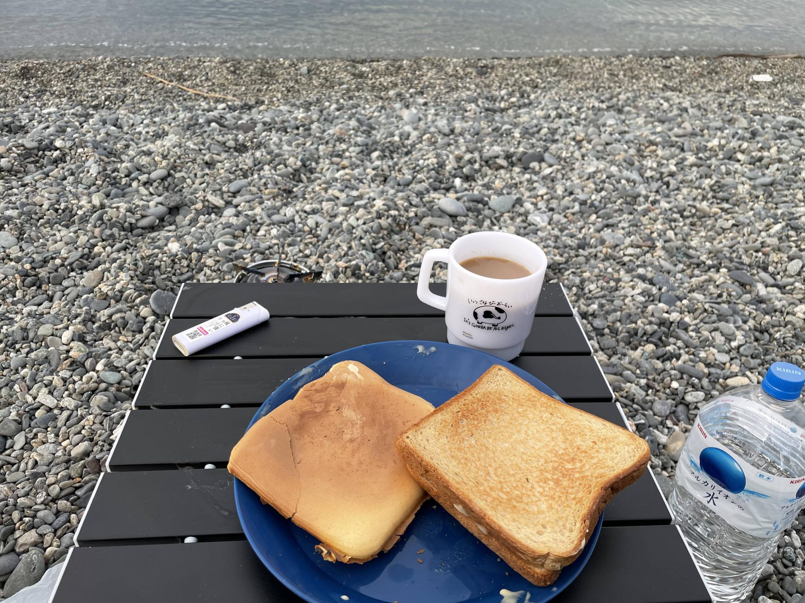 【画像有】ワイ海で朝ごはんを食べる