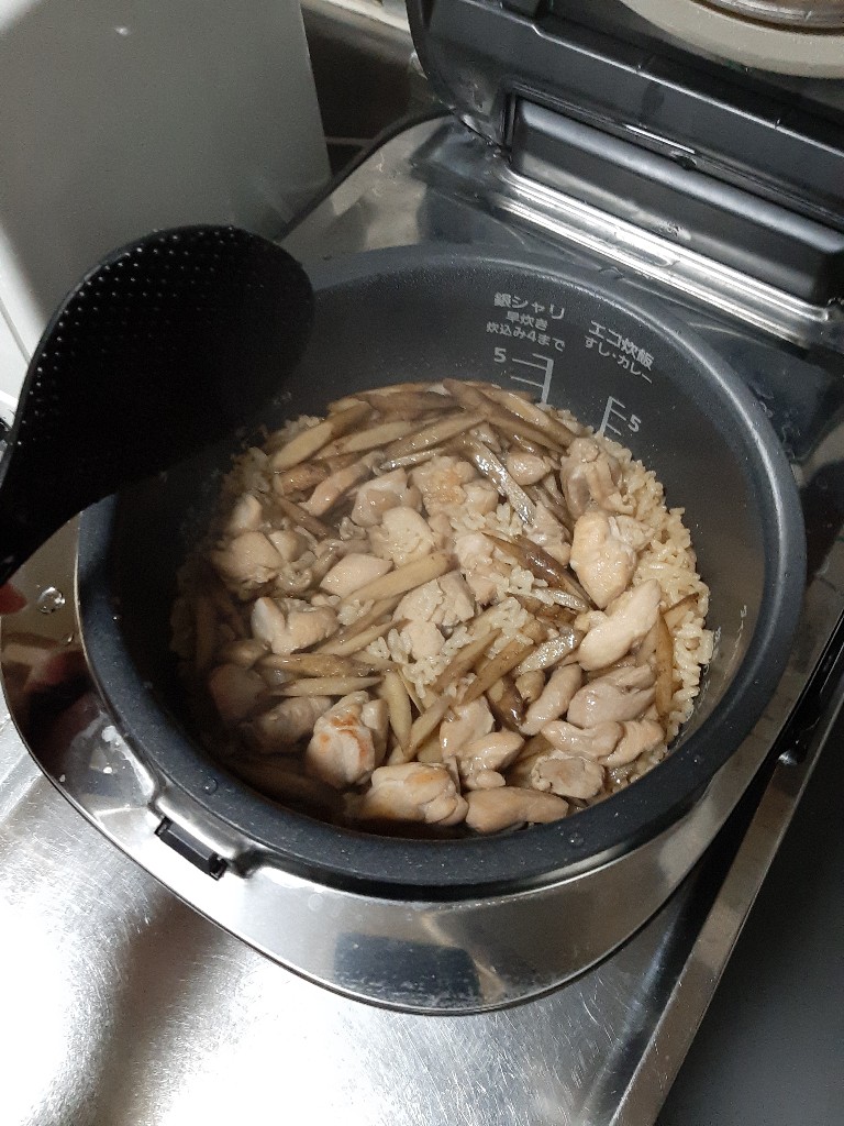 【画像有】鶏ごぼうの炊き込みご飯作ったよ！！！！！！！