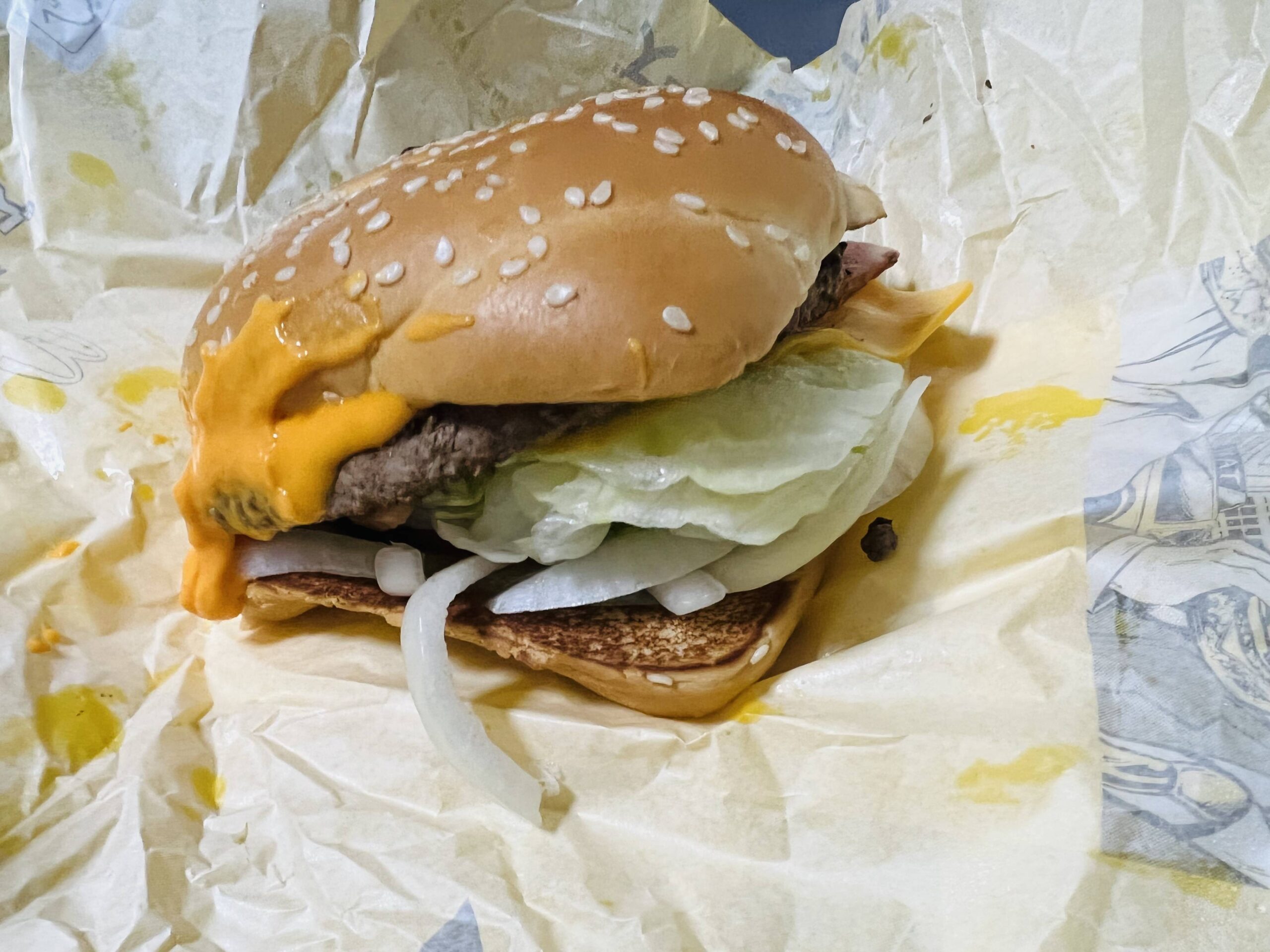 【画像有】マクドナルドの新作ニューヨークハンバーガー買ってきたで！😡