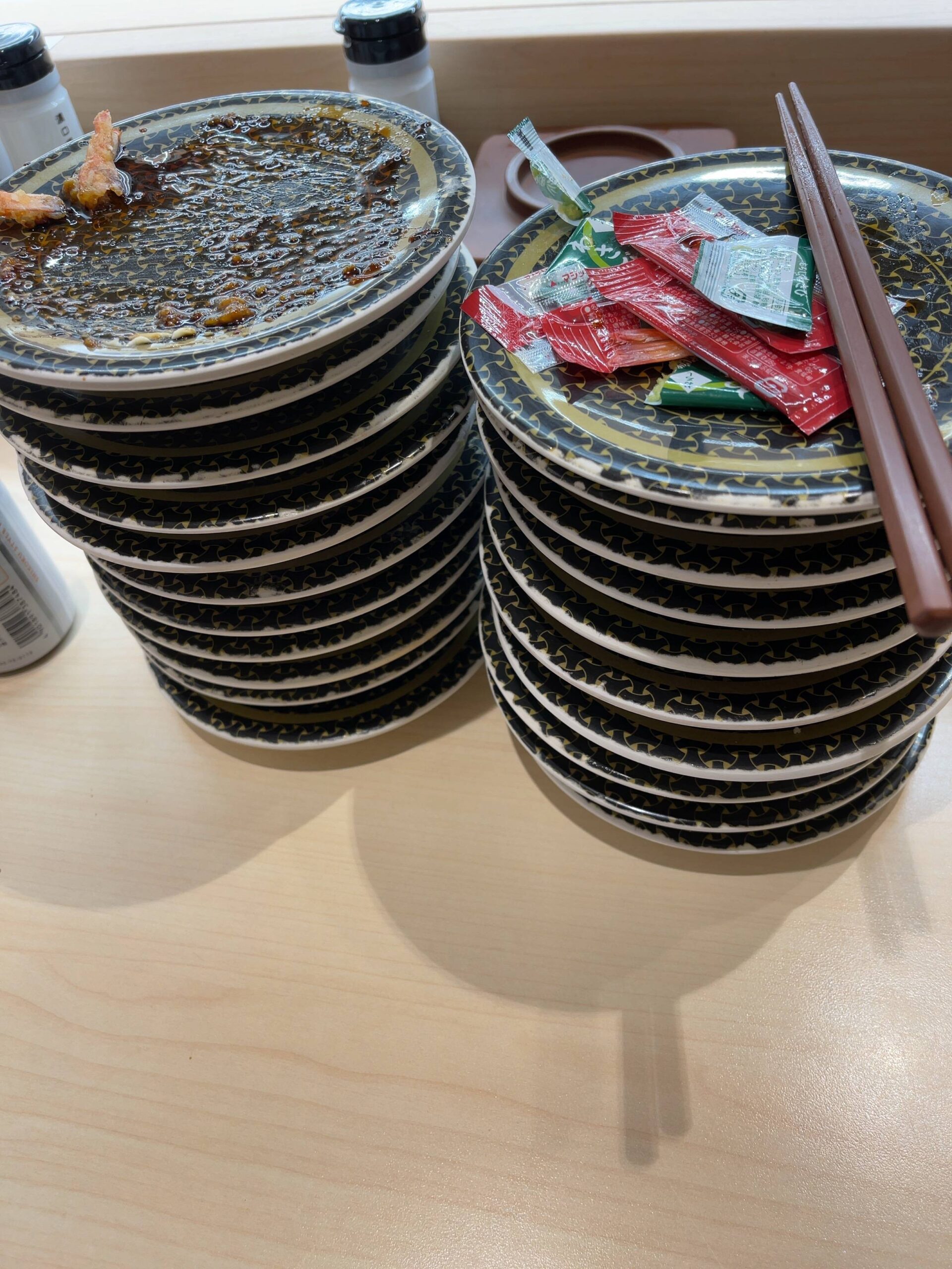 【画像】大食漢ワイ、はま寿司で22皿も食してしまうｗｗｗ