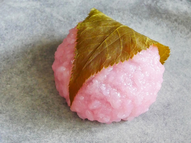 【世論調査】桜餅の葉っぱって食べます？