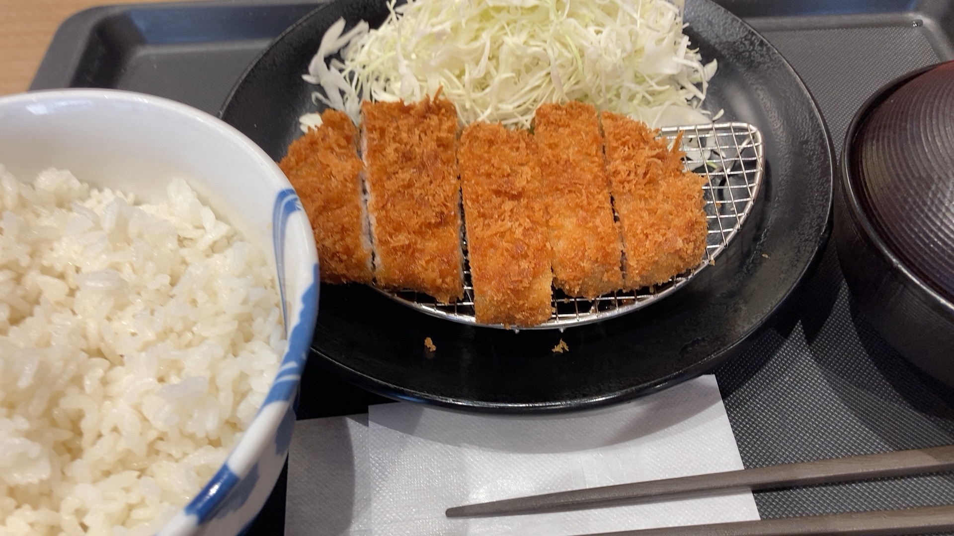 松のやの500円ロースカツ定食食べに来た