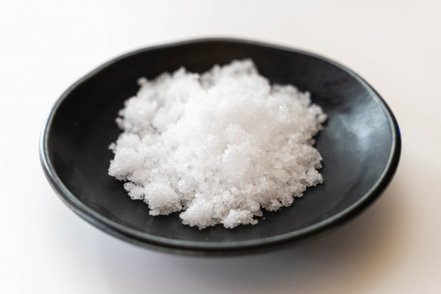 料理研究家リュウジ氏「天然塩過激派」に困惑「天然の塩ならどれだけ食べても健康らしい…」「食いすぎると死にます」