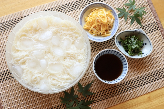 【話題】夕飯にそうめんはNG？賛否両論「天ぷらありなら夕食でもいい。そうめん単体ならなし」という声も