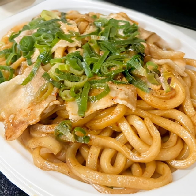 【疑問】焼きうどん←こいつが焼きそばと肩を並べられなかった理由