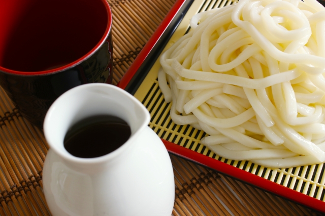 【謎】「そば・うどん」を麺つゆ以外で食べるレシピがことごとく微妙な理由