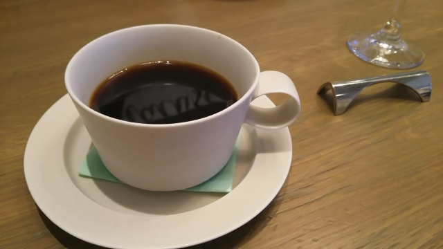 コーヒーを飲むと尿管結石、腎臓結石など結石が出来て激痛になるから気をつけろ