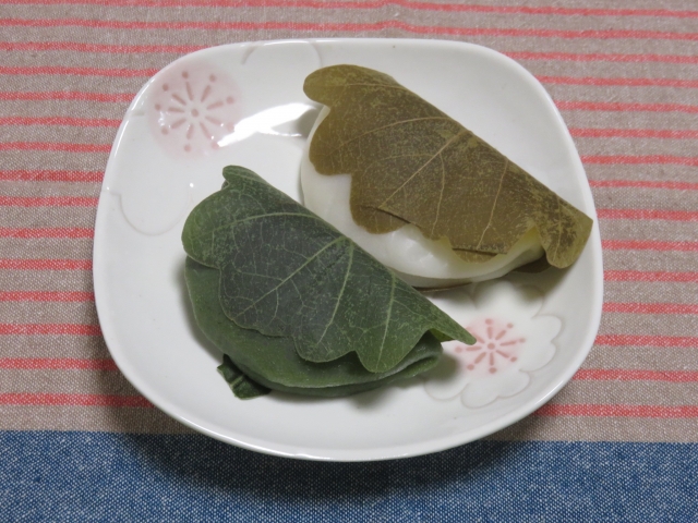 柏餅の葉っぱ、食うか食わないか問題