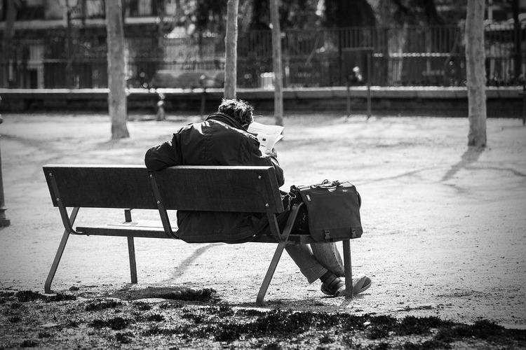 man-on-a-bench-2069539_960_720